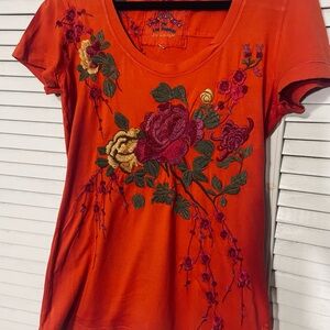 Johnny Was JWLA Orange Graphic Fitted Short Sleeve Tee